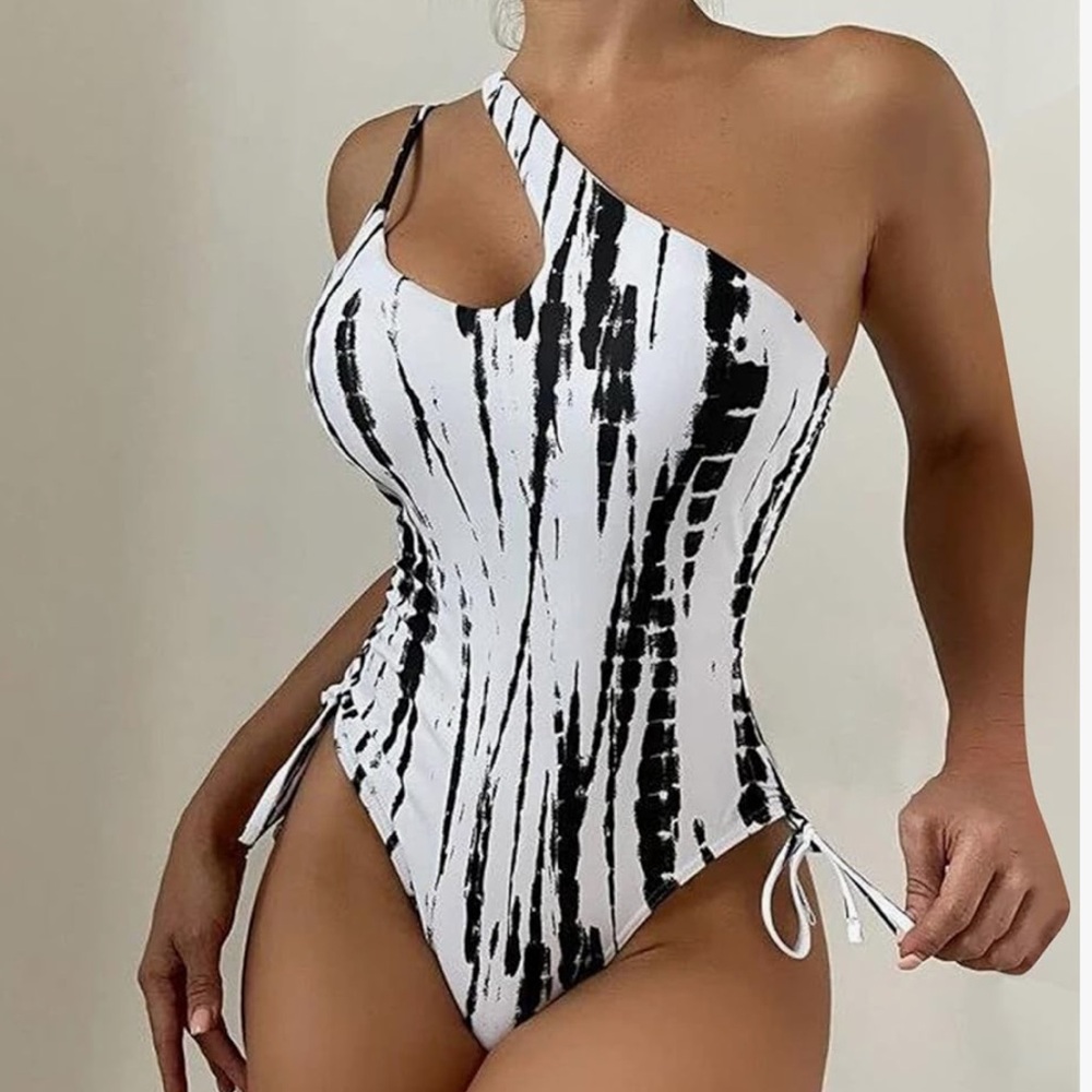 Black and White Scrunch Side asymmetrical Adjustable Straps, Size X Large